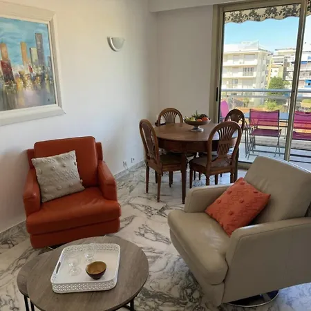Daire Cozy One Bedroom With Balcony And Parking