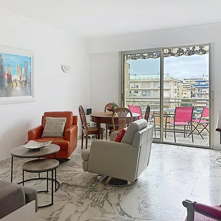 Apartment Cozy One Bedroom With Balcony And Parking