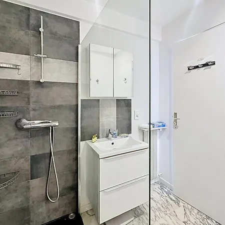 Cozy One Bedroom With Balcony And Parking *