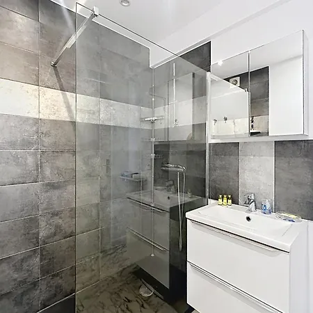 Cozy One Bedroom With Balcony And Parking